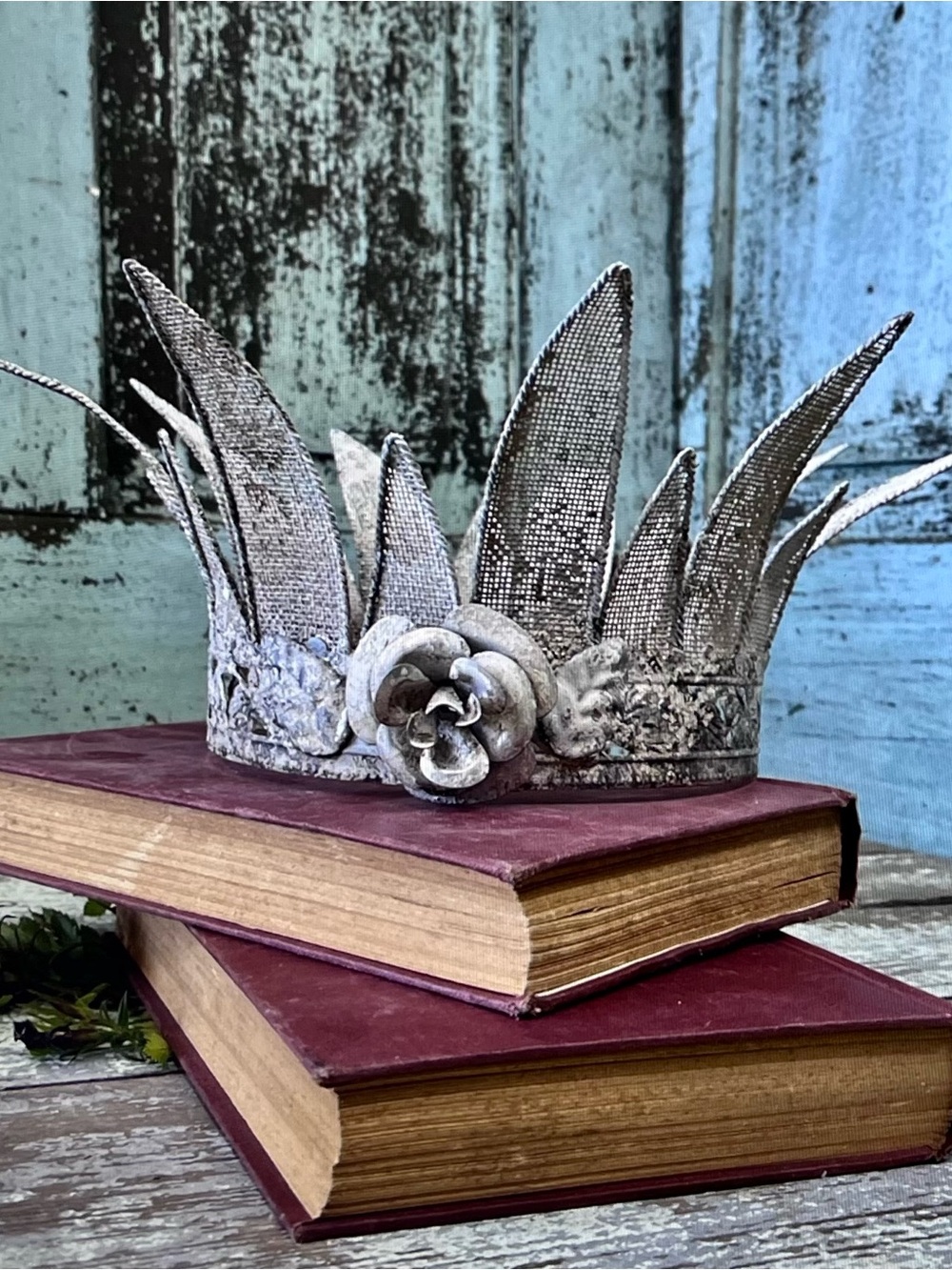 Vintage Style metal mesh crown